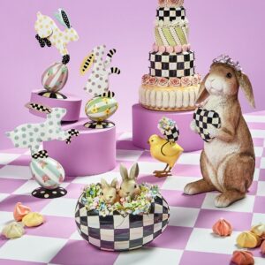 Courtly Peekaboo Egg