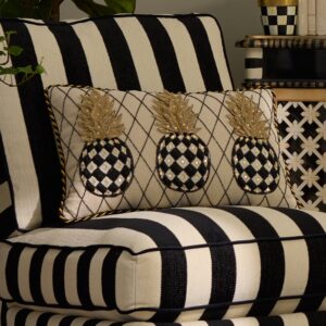 Pineapple Black Pillow – Ivory